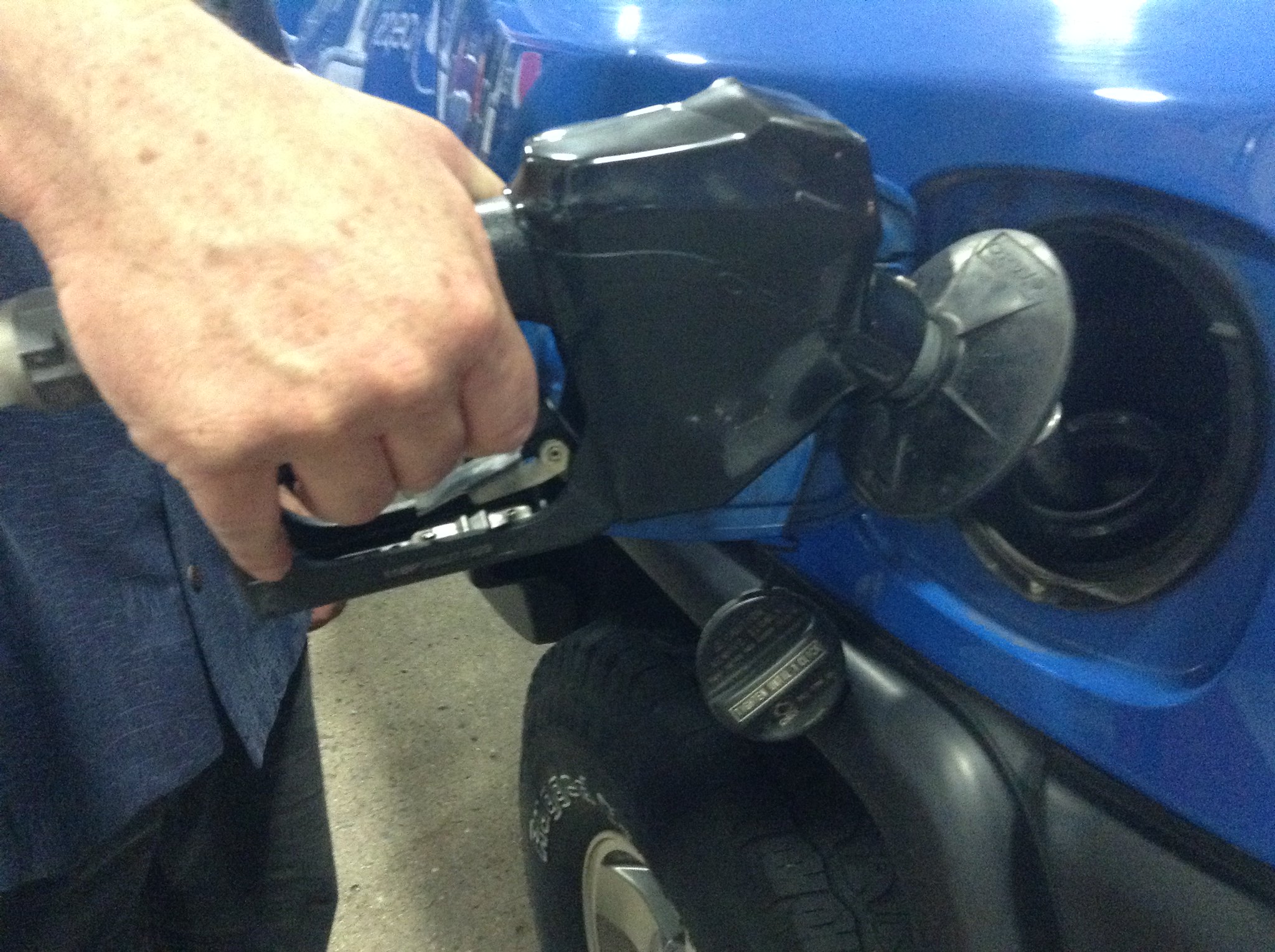 U.S. gas prices rise as war disrupts oil market