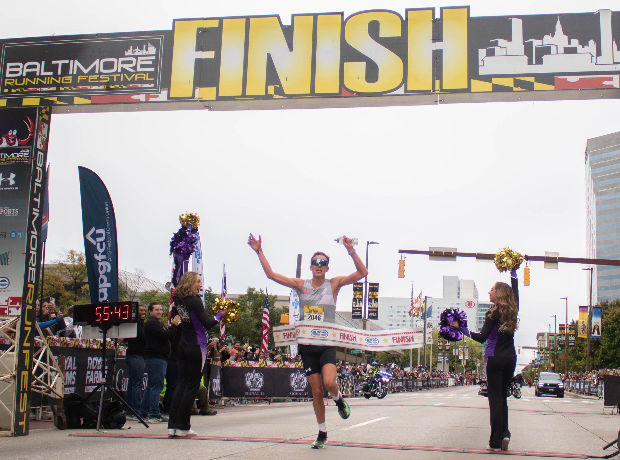 Thousands cheer on Charm City at the Baltimore Running Festival
